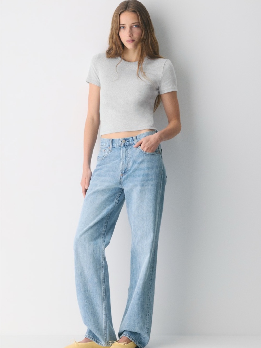 Aritzia Light Gray Short Sleeve Crop Tee